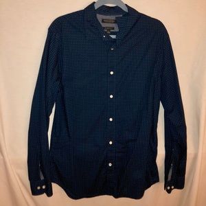Men’s blue spotted button up shirt
